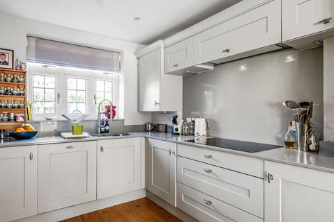 16 Eden Hall, Edenbridge, TN8 5QQ