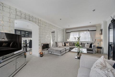 4 bedroom detached house for sale, Leeds LS17