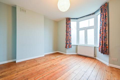 2 bedroom flat for sale, Trinity Road, Wood Green, London, N22