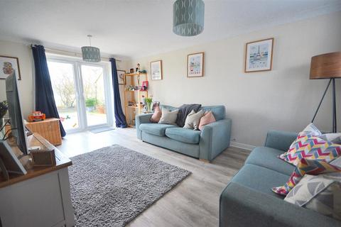 3 Cale Way, Gillingham, SP8 4FT