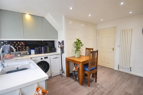 3 Cale Way, Gillingham, SP8 4FT