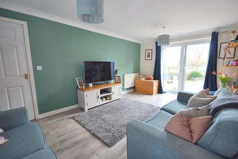 3 Cale Way, Gillingham, SP8 4FT