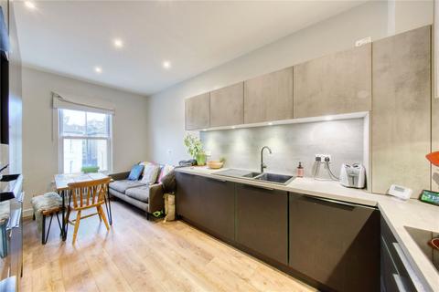 3 bedroom apartment to rent, Northcote Road, SW11