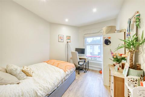 3 bedroom apartment to rent, Northcote Road, SW11