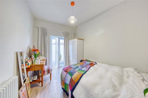 3 bedroom apartment to rent, Northcote Road, SW11