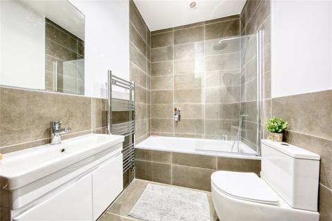 3 bedroom apartment to rent, Northcote Road, SW11