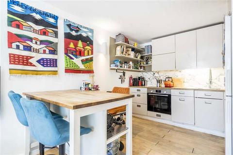 2 bedroom flat for sale, Deals Gateway, London SE13