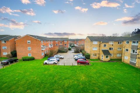 1 bedroom flat for sale, Droveway, Loughton