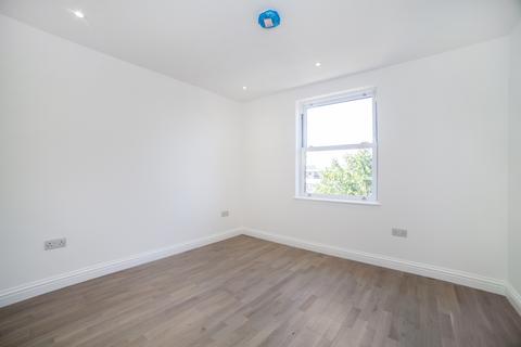 2 bedroom flat to rent, London, SE5