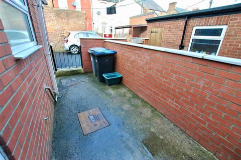 2 bedroom terraced house to rent, Park View, Langley Moor, Durham