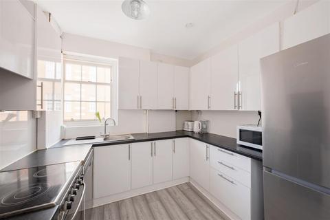 3 bedroom flat for sale, Causton Street, Westminster, SW1P.