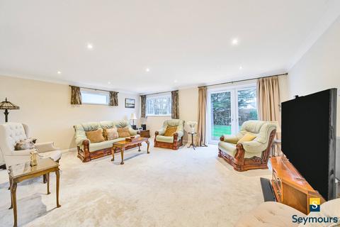 5 bedroom detached house for sale, Hazel Road, Surrey GU12