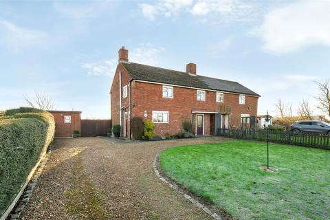 3 bedroom semi-detached house to rent, Chetwode, Buckingham, Buckinghamshire, MK18