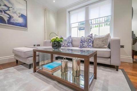 1 bedroom end of terrace house to rent, Kensington Gardens Square, Bayswater, London