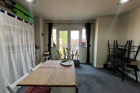 2 bedroom flat to rent, Signet Square, Coventry, CV2
