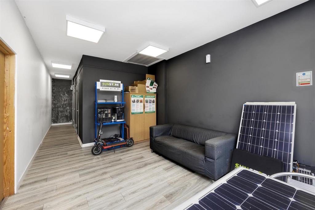 Woods Way, Sunstore 0005.jpg