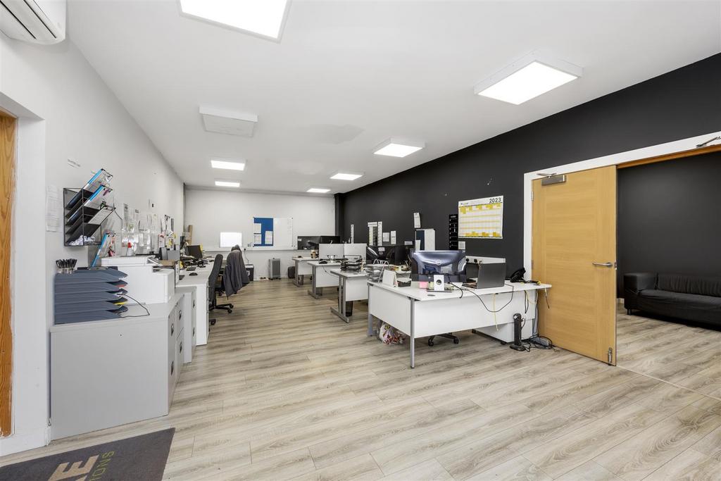 Woods Way, Sunstore 0006.jpg
