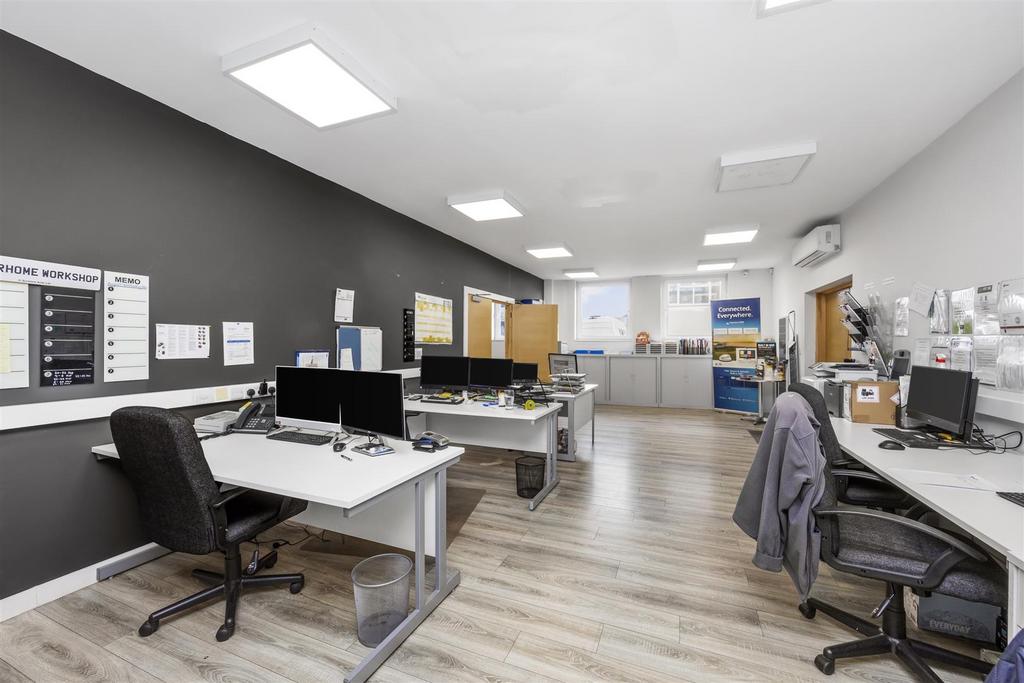 Woods Way, Sunstore 0007.jpg
