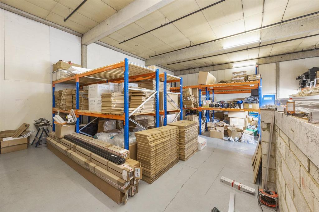 Woods Way, Sunstore 0002.jpg