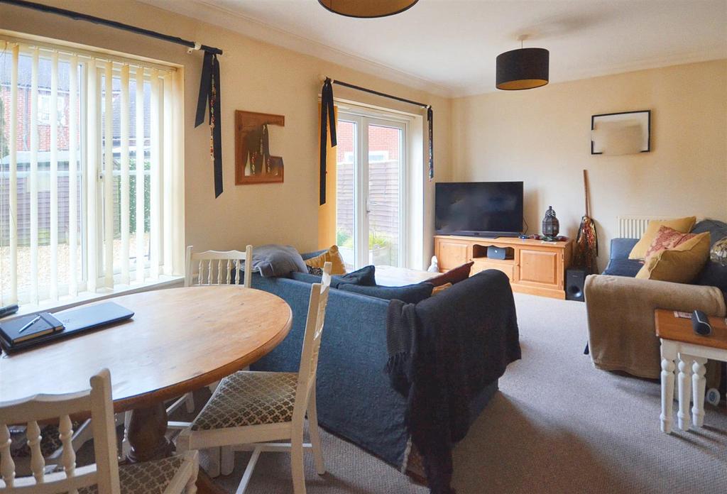 Sitting/Dining Room