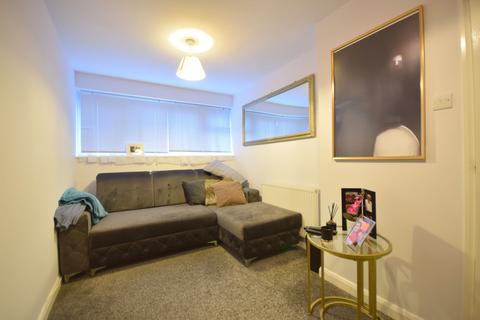 2 bedroom flat for sale, Chetwode Road, Tadworth KT20