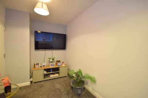 2 bedroom flat for sale, Chetwode Road, Tadworth KT20