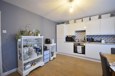 2 bedroom flat for sale, Chetwode Road, Tadworth KT20