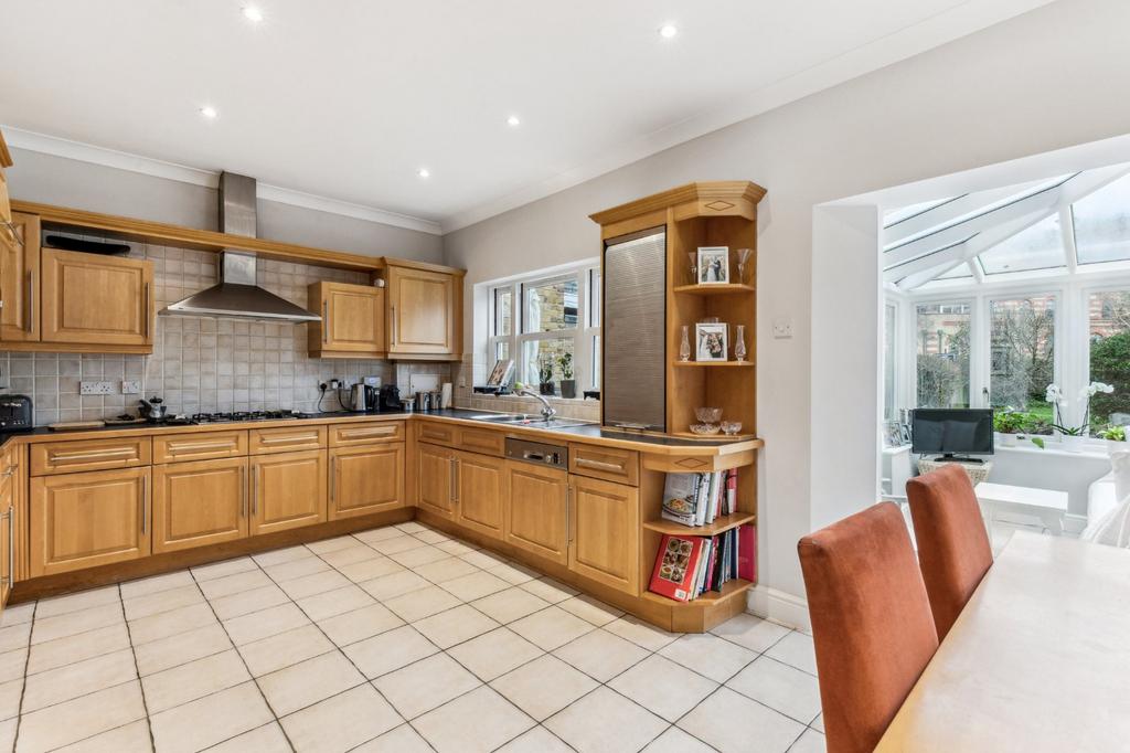 Kitchen/Dining Area