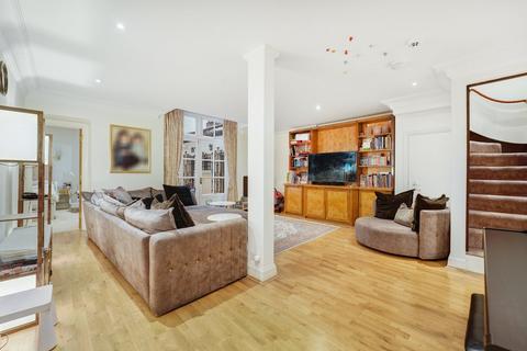 2 bedroom flat to rent, Farm Street, Mayfair, London