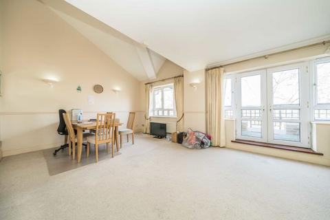 2 bedroom flat to rent, Samuel Gray Gardens, Kingston Upon Thames KT2