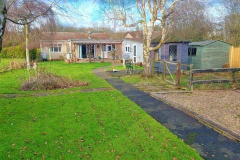 4 bedroom bungalow for sale, Studland Avenue, Wickford, Essex, SS12