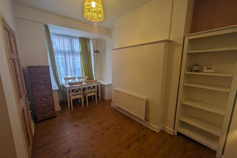 2 bedroom house to rent, Parkfield Avenue, Rusholme, Manchester