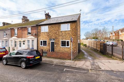 3 bedroom end of terrace house for sale, Gordon Avenue, Queenborough ME11