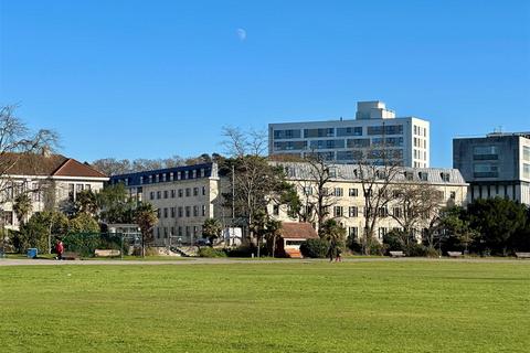 2 bedroom apartment for sale, Sandbanks Road, Poole