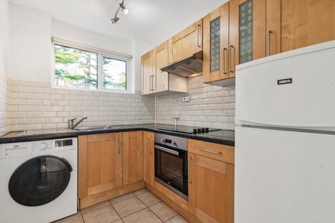 2 bedroom flat for sale, Brockley Combe, Weybridge KT13