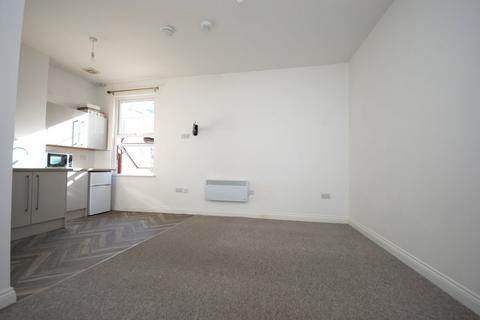 Studio to rent, Regent Street, Rugby, CV21