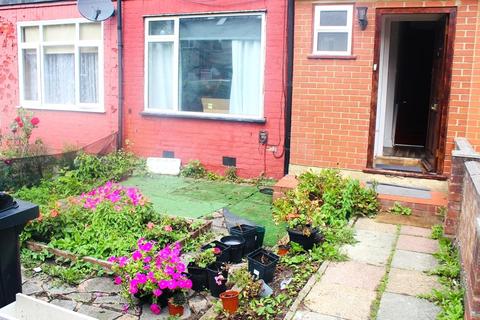 4 bedroom terraced house to rent, Berkeley Avenue, Greenford UB6