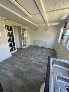 4 bedroom terraced house to rent, Berkeley Avenue, Greenford UB6