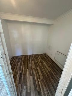 4 bedroom terraced house to rent, Berkeley Avenue, Greenford UB6