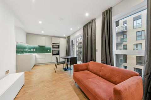 Studio to rent, Sanday Drive, London