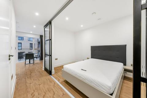 Studio to rent, Sanday Drive, London