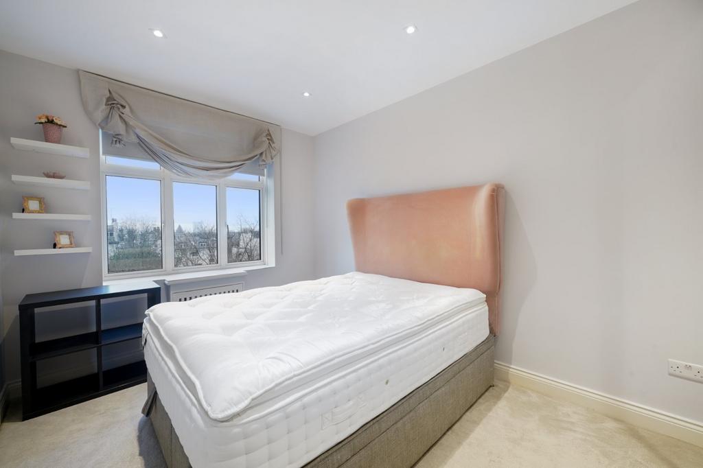 Apartment in St John's Wood - View 3