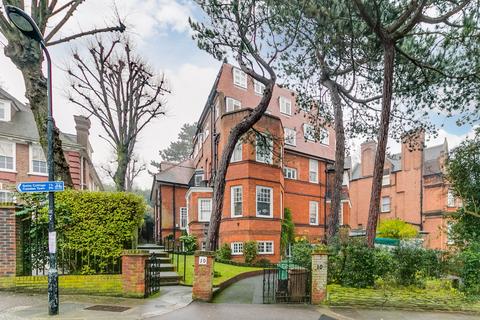 Studio to rent, Langland Gardens, Hampstead, London