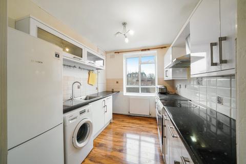 2 bedroom flat to rent, Turner House, Townshend Estate, London