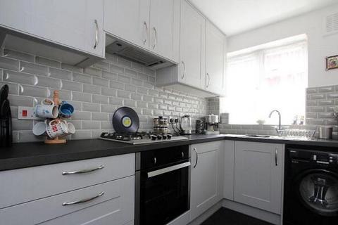 2 bedroom maisonette to rent, Harvey Gardens, London