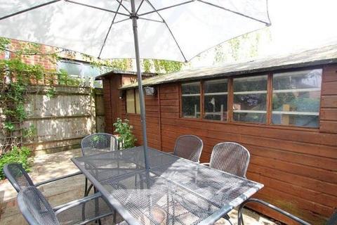 2 bedroom maisonette to rent, Harvey Gardens, London