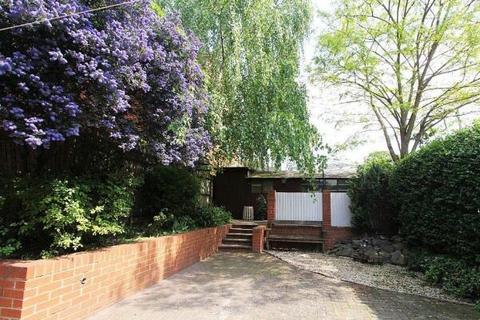 2 bedroom maisonette to rent, Harvey Gardens, London