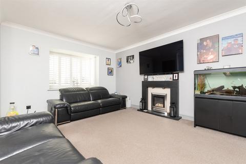 3 bedroom detached house for sale, Robertson Drive, Wickford, Essex