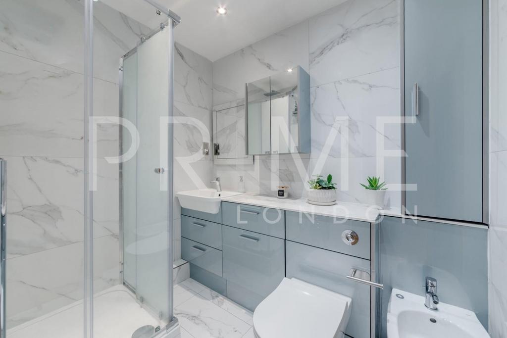 BATHROOM1.jpg