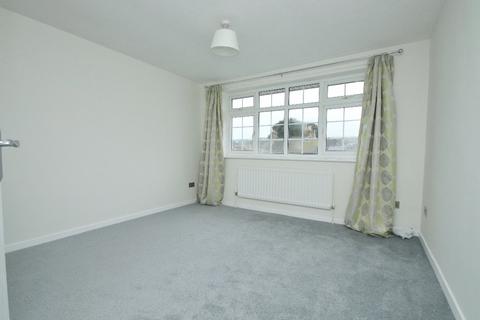 3 bedroom terraced house to rent, Beach Road, Westgate-on-Sea